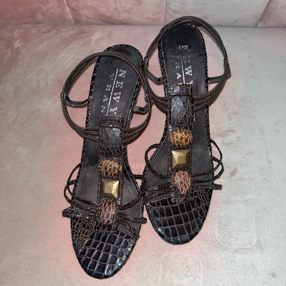 New York Transit Brown Heels - Picture 3 of 8